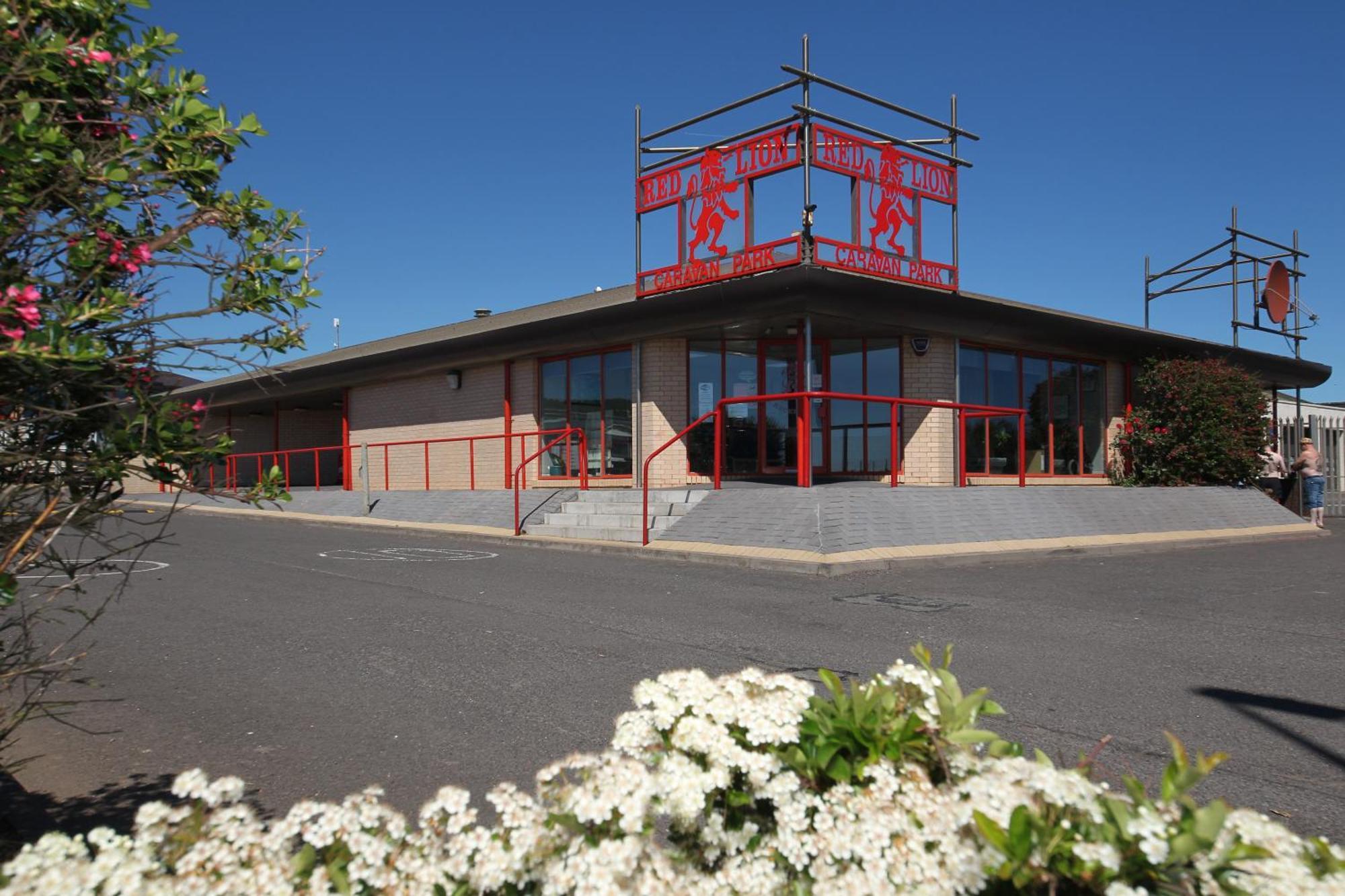 Red Lion Holiday Park 阿布罗斯 外观 照片